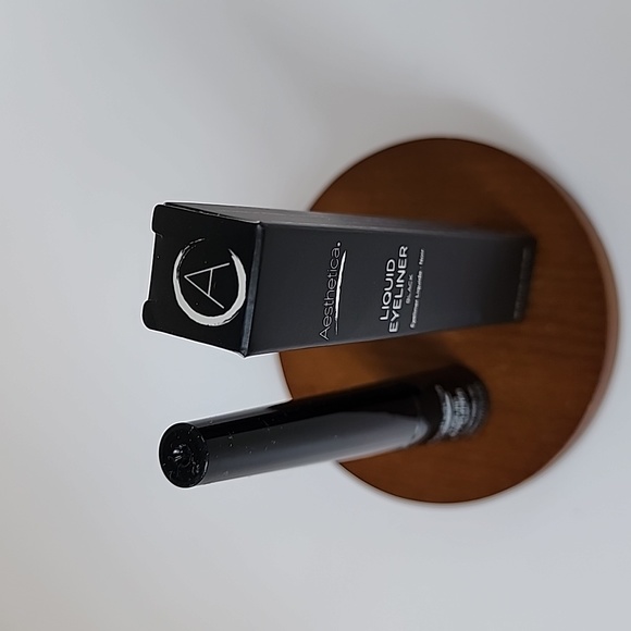 Aesthetica Liquid Eyeliner - Black - Picture 2 of 11
